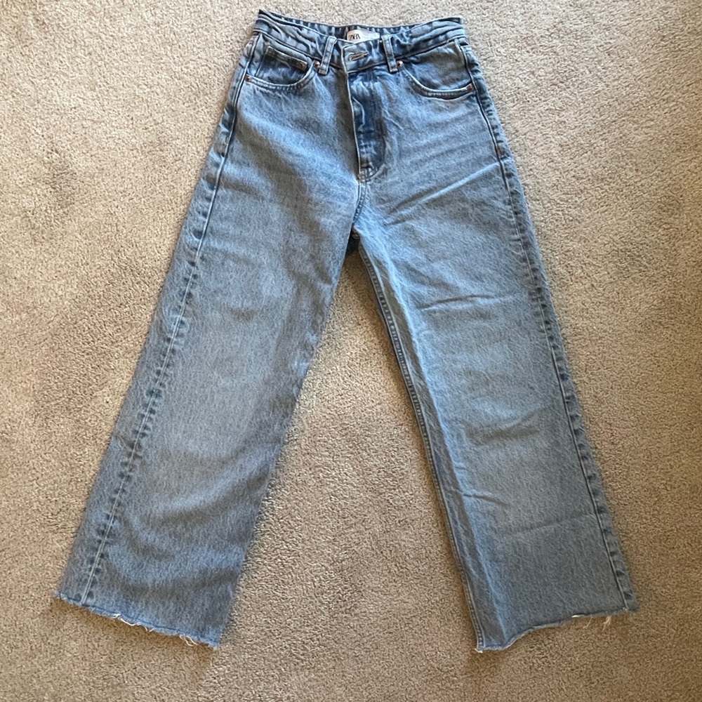 Zara Light Wash Jeans Women | Size US 2 | Wide Leg | Raw Hem